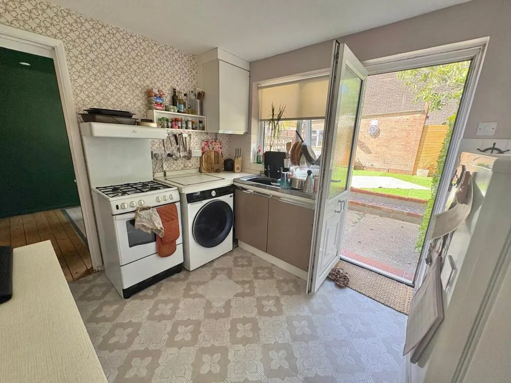 3 bedroom semi-detached house for rent