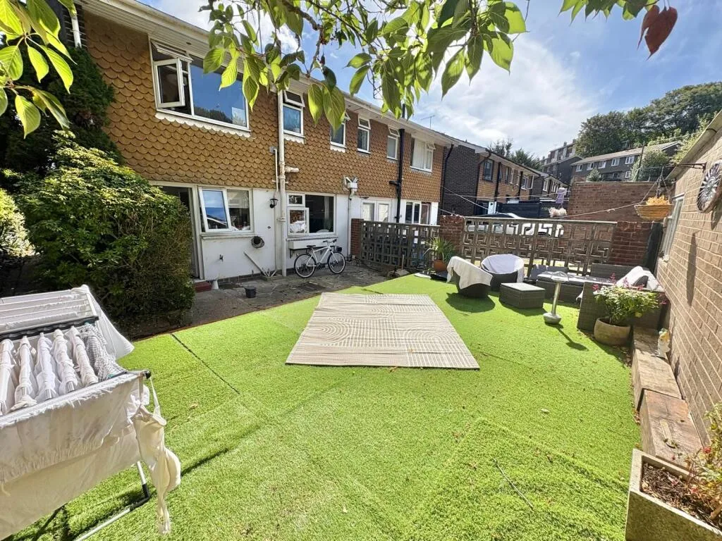 3 bedroom semi-detached house for rent