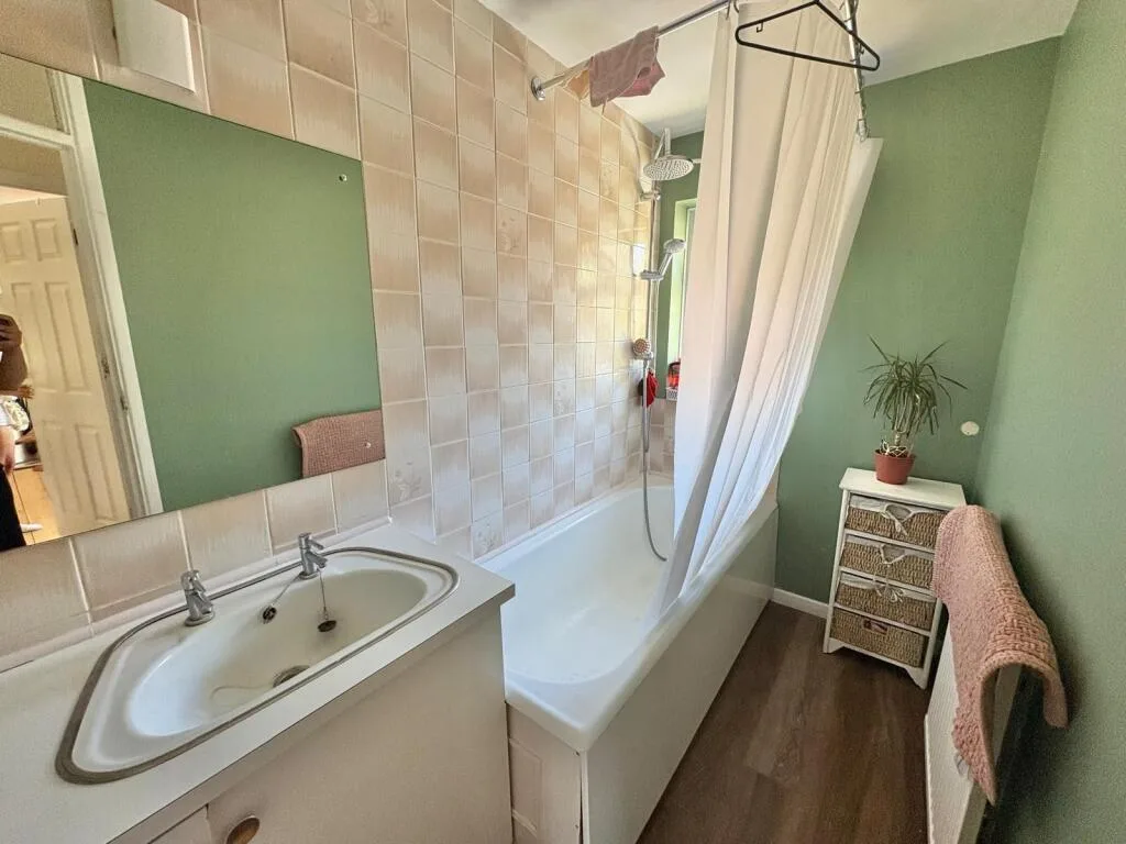 3 bedroom semi-detached house for rent