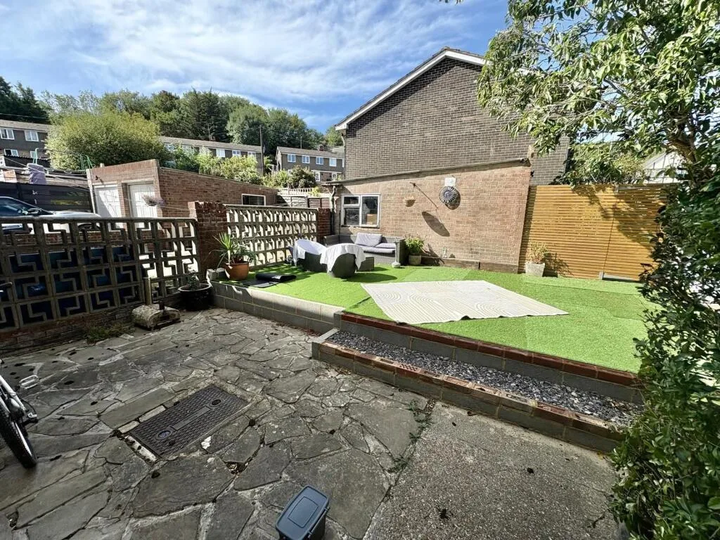3 bedroom semi-detached house for rent