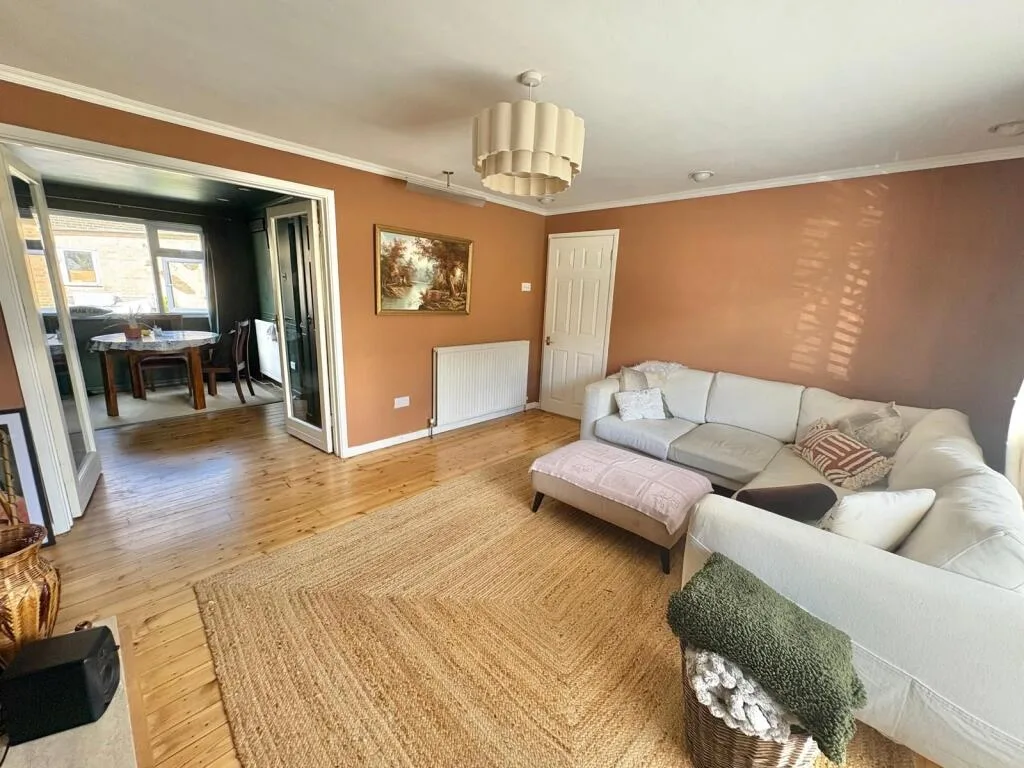3 bedroom semi-detached house for rent