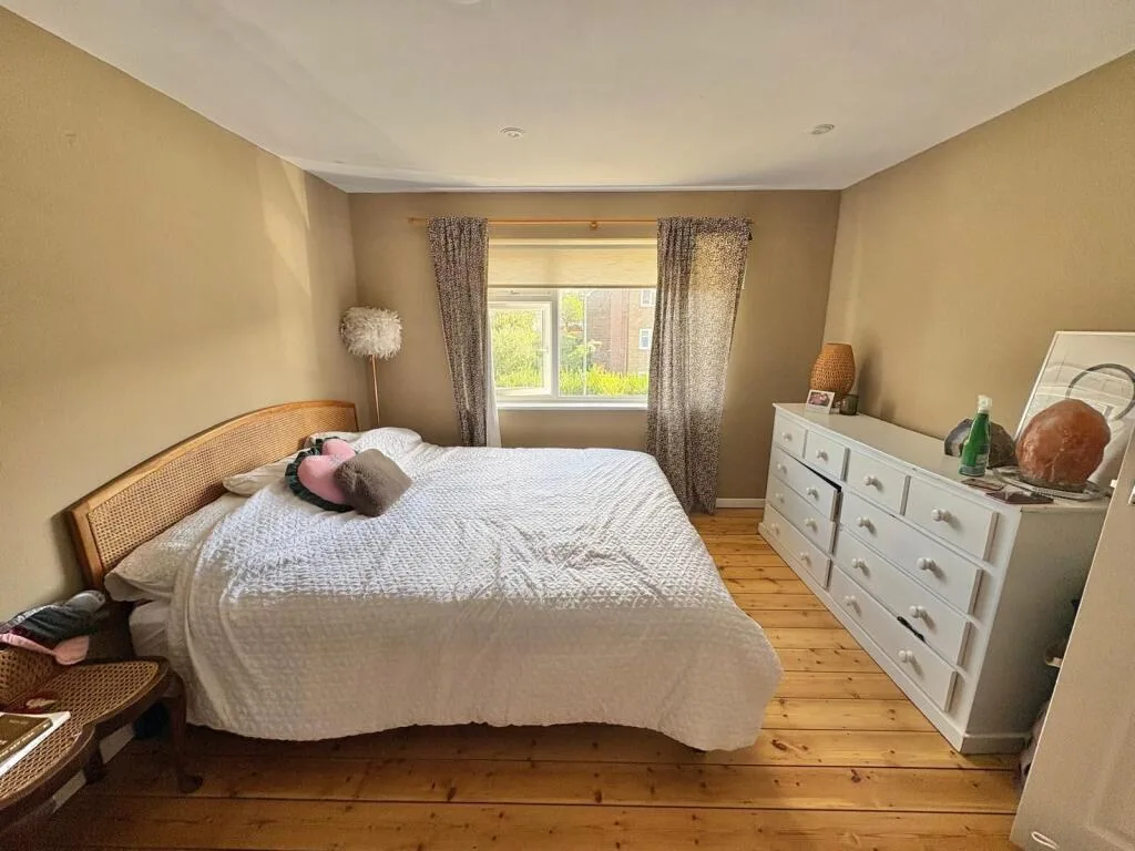 3 bedroom semi-detached house for rent