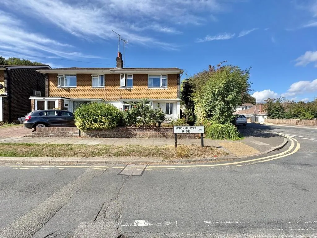 3 bedroom semi-detached house for rent