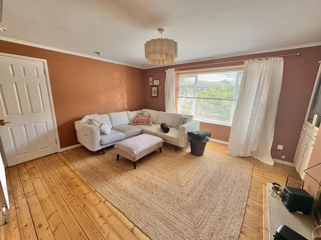 3 bedroom semi-detached house for rent