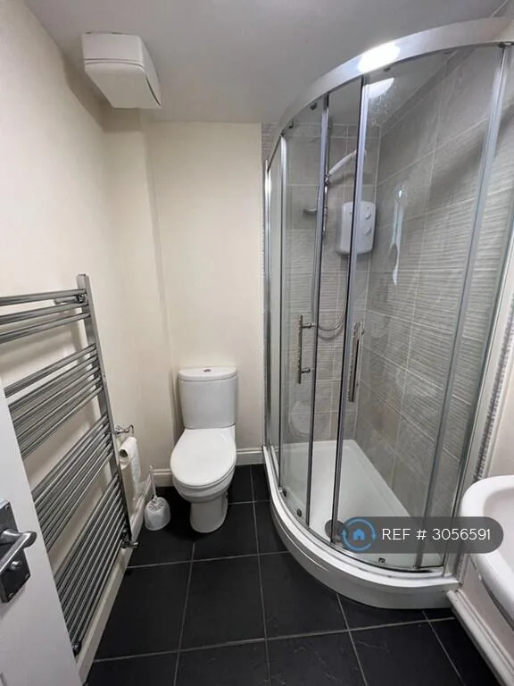 6 bedroom flat for rent