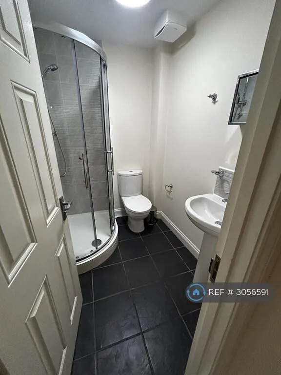 6 bedroom flat for rent
