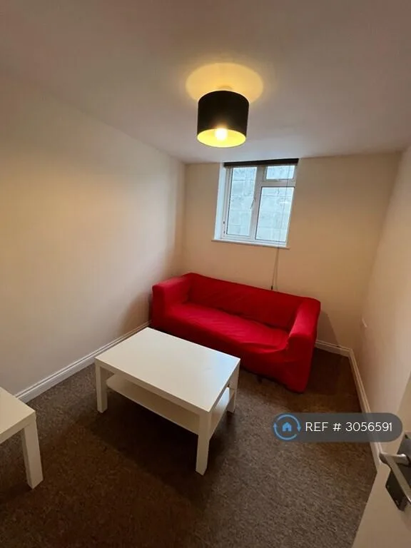 6 bedroom flat for rent