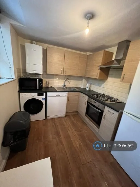 6 bedroom flat for rent
