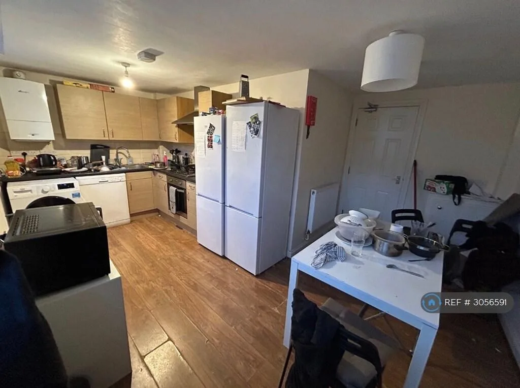 6 bedroom flat for rent