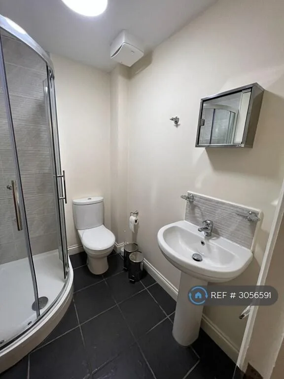 6 bedroom flat for rent