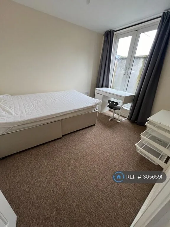6 bedroom flat for rent