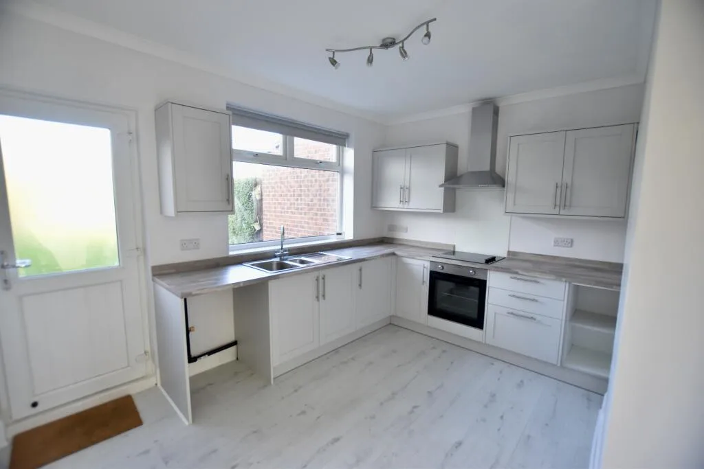 3 bedroom semi-detached house for rent
