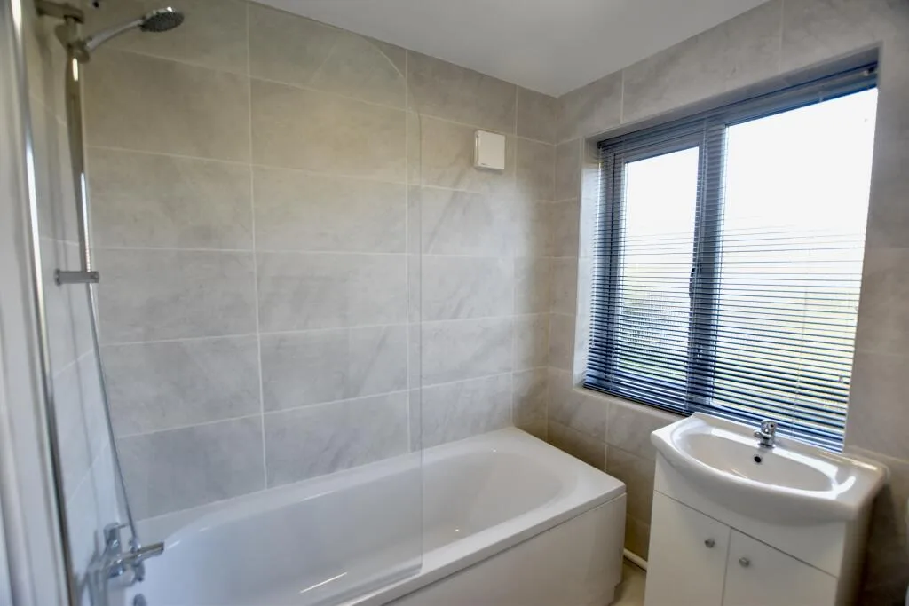 3 bedroom semi-detached house for rent