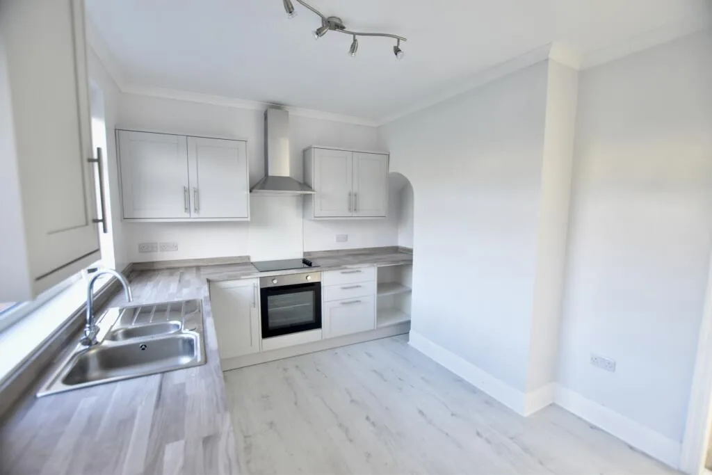 3 bedroom semi-detached house for rent