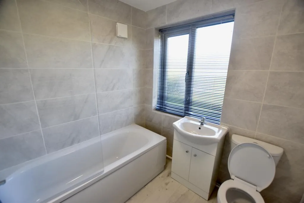 3 bedroom semi-detached house for rent