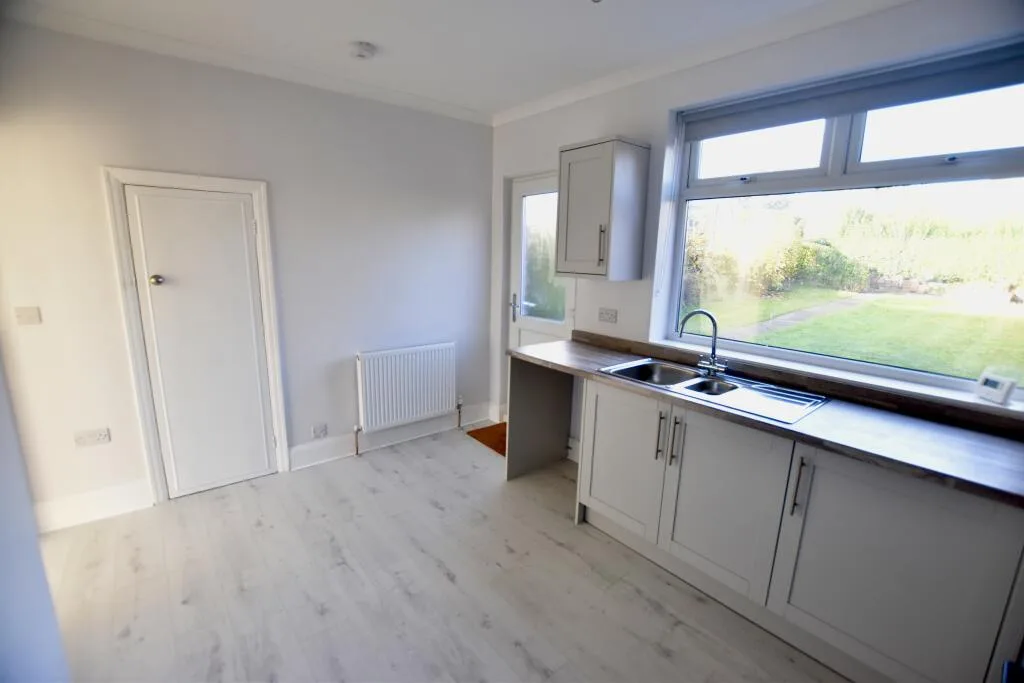 3 bedroom semi-detached house for rent
