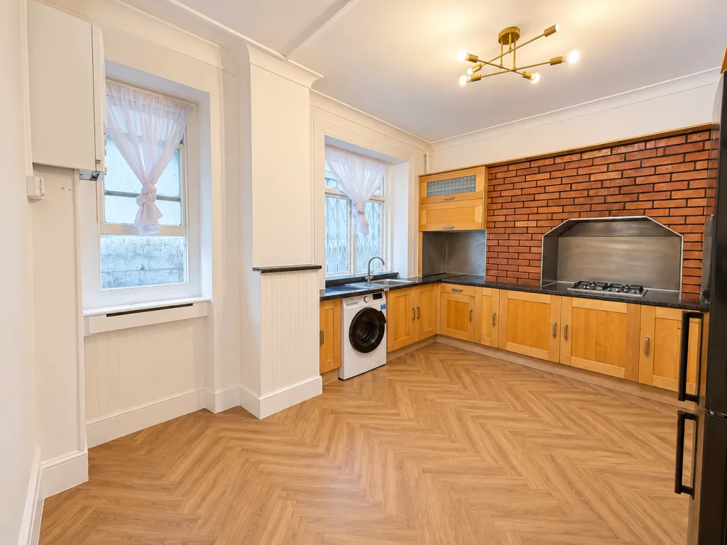 4 bedroom flat for rent