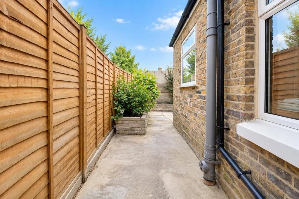 2 bedroom house for rent