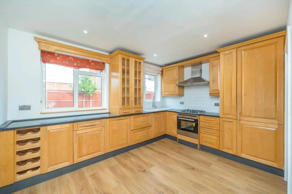 4 bedroom detached house for rent