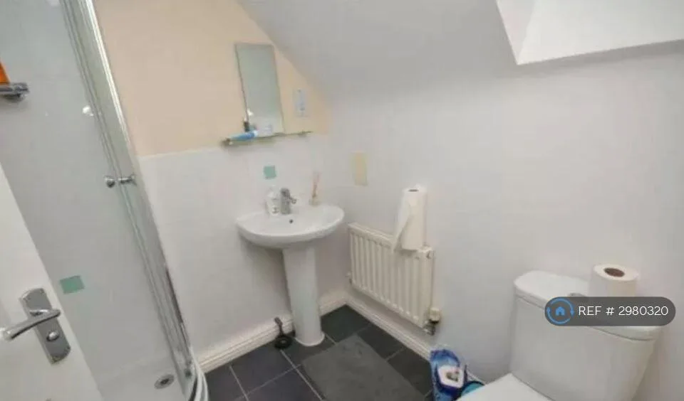 3 bedroom end of terrace house for rent