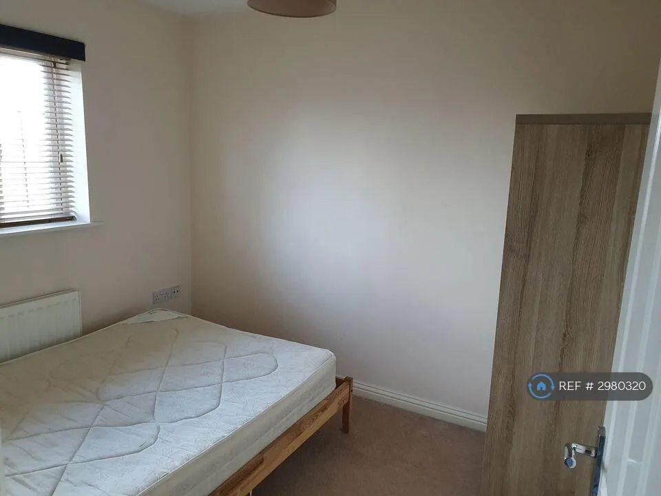 3 bedroom end of terrace house for rent