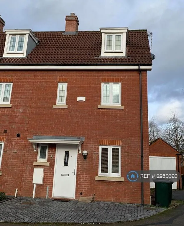 3 bedroom end of terrace house for rent