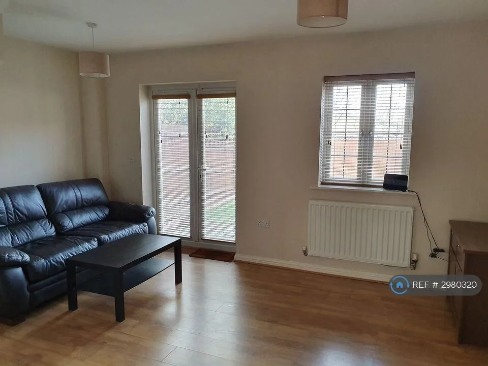 3 bedroom end of terrace house for rent