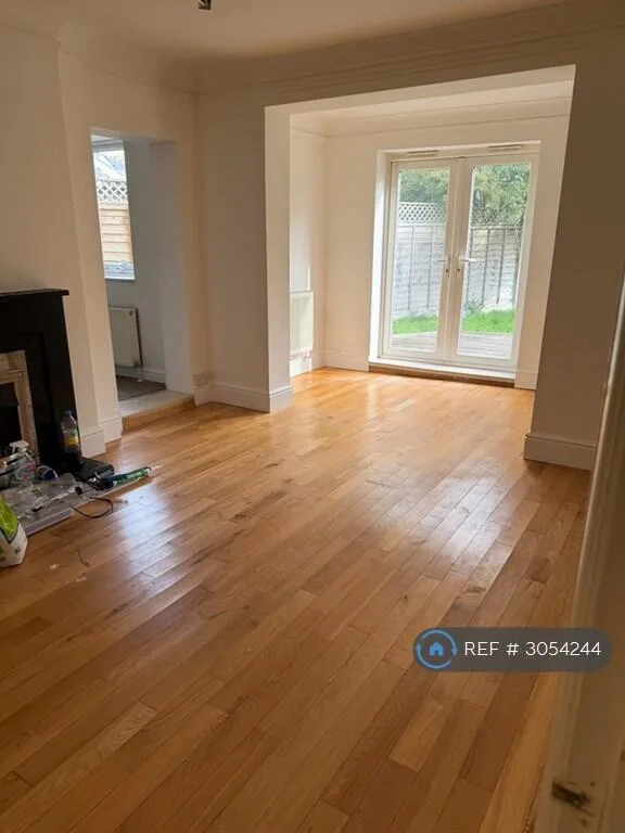 5 bedroom detached house for rent