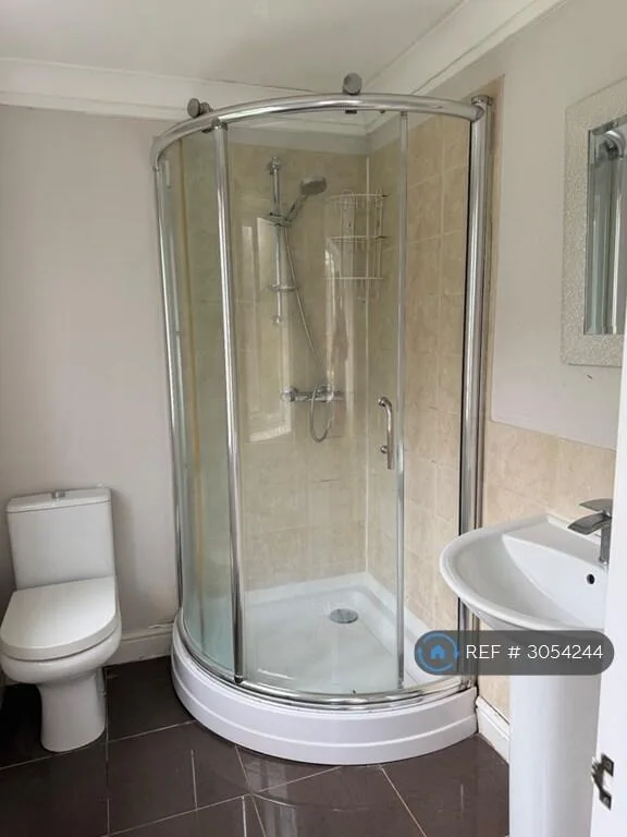 5 bedroom detached house for rent