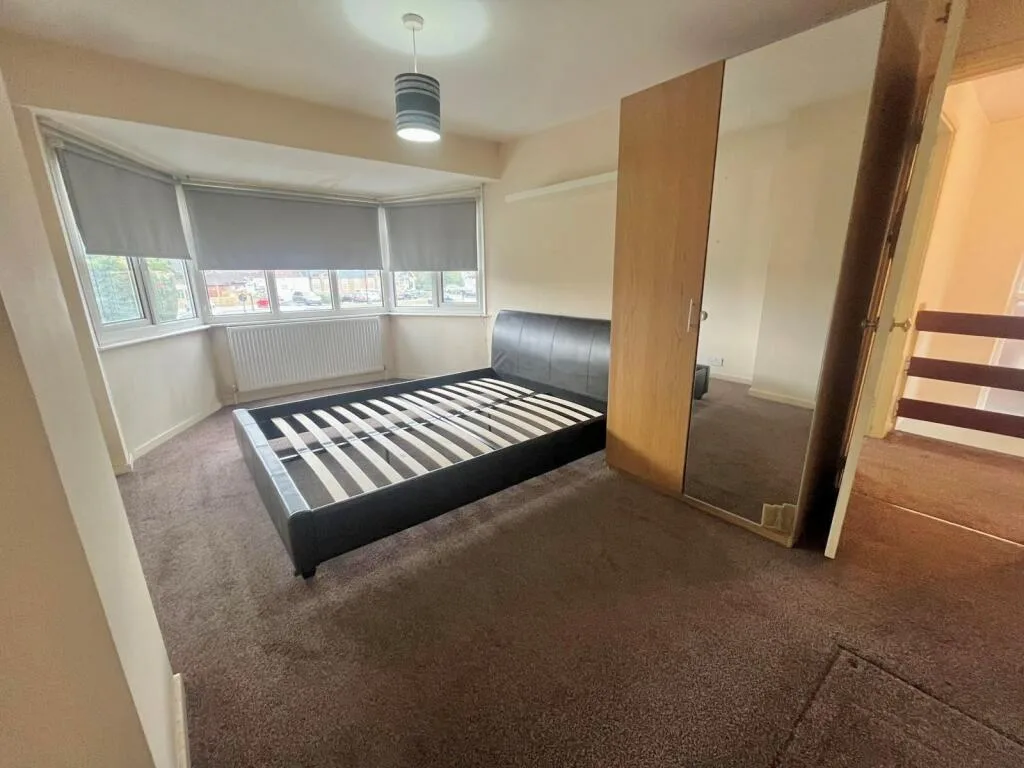 3 bedroom semi-detached house for rent