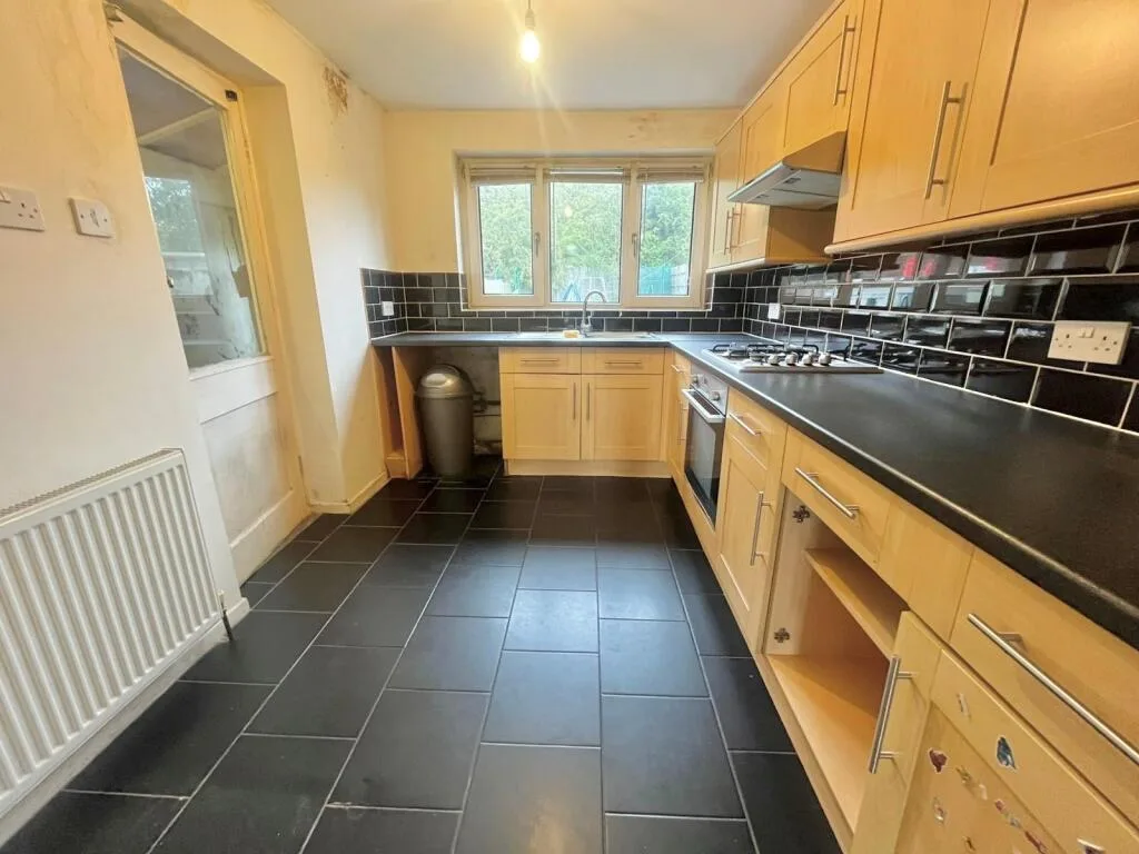 3 bedroom semi-detached house for rent