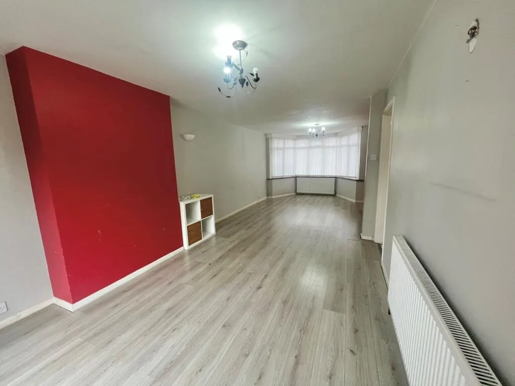3 bedroom semi-detached house for rent