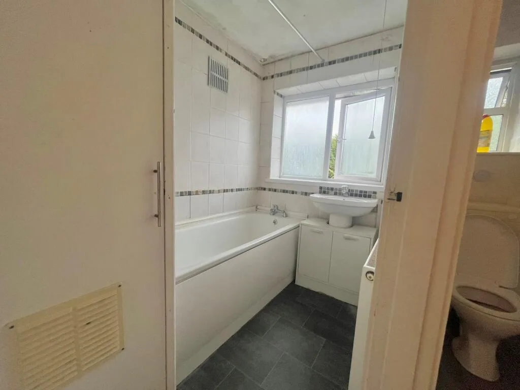 3 bedroom semi-detached house for rent