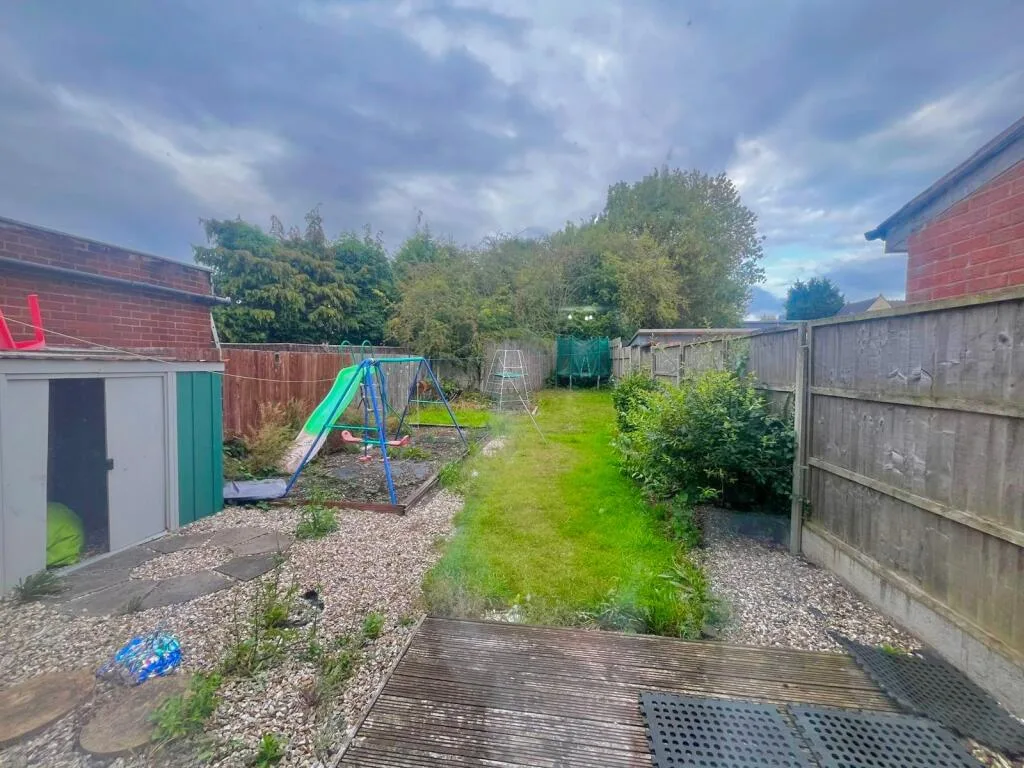 3 bedroom semi-detached house for rent