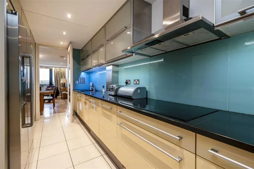 4 bedroom flat for rent