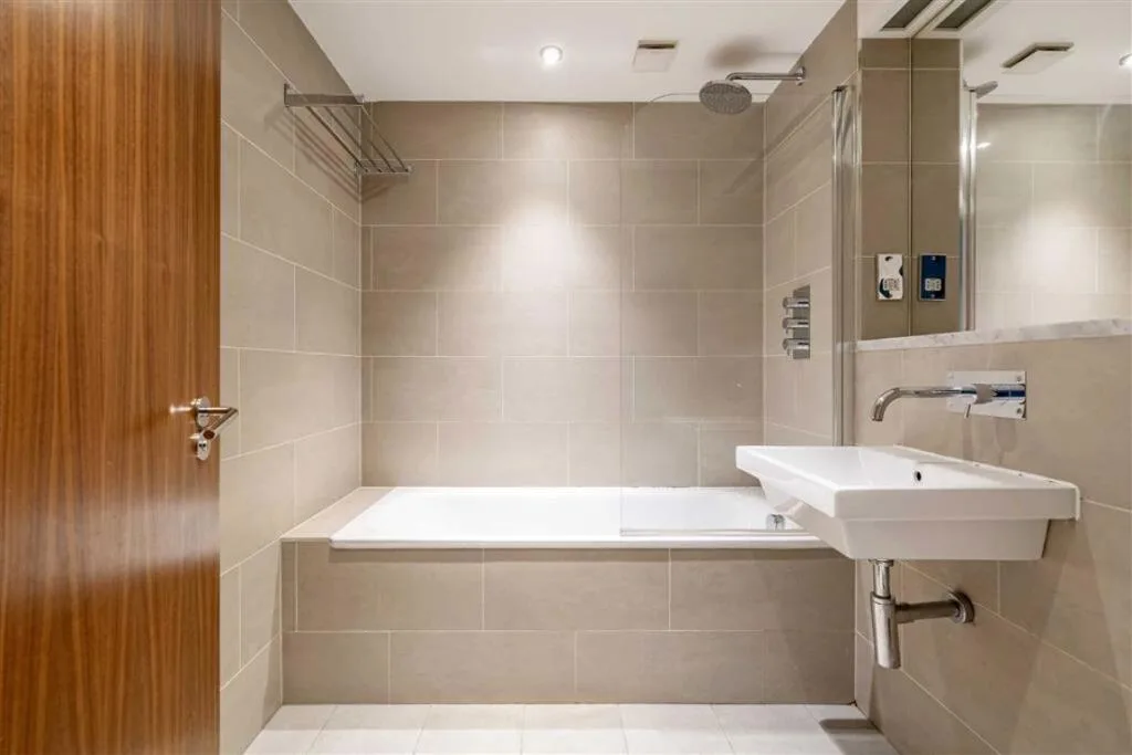 4 bedroom flat for rent