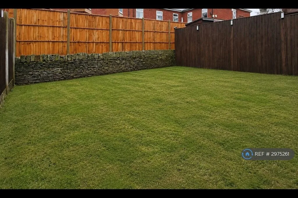 3 bedroom semi-detached house for rent