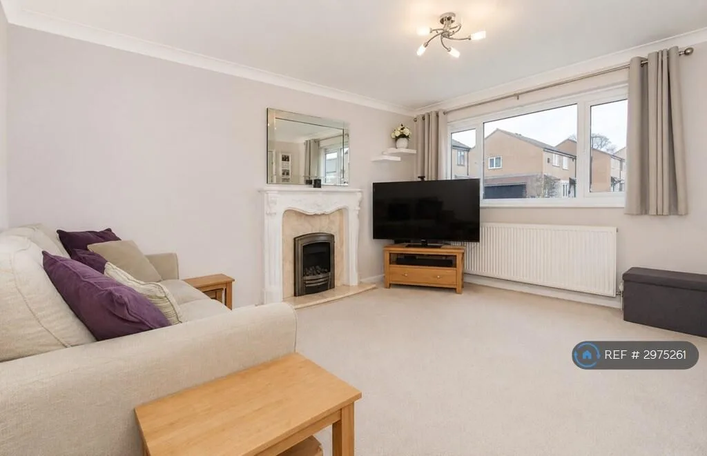 3 bedroom semi-detached house for rent