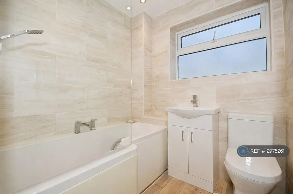 3 bedroom semi-detached house for rent