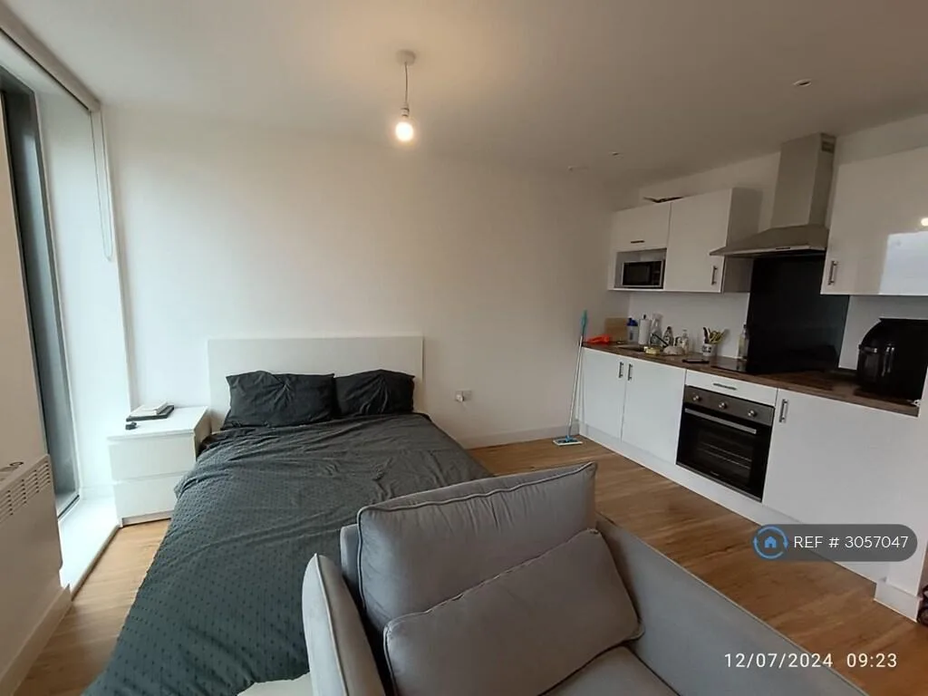 Studio flat for rent