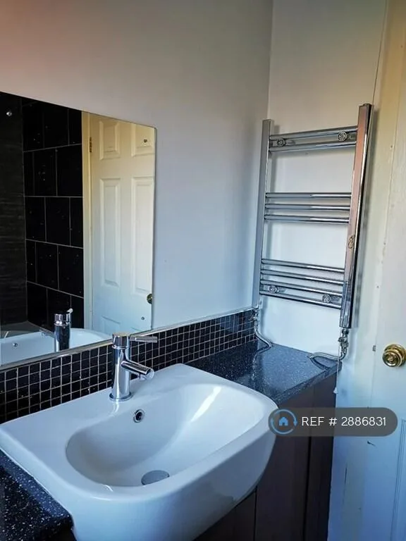2 bedroom semi-detached house for rent