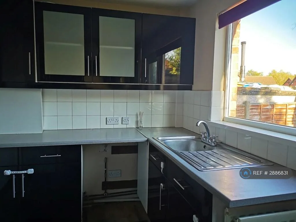 2 bedroom semi-detached house for rent