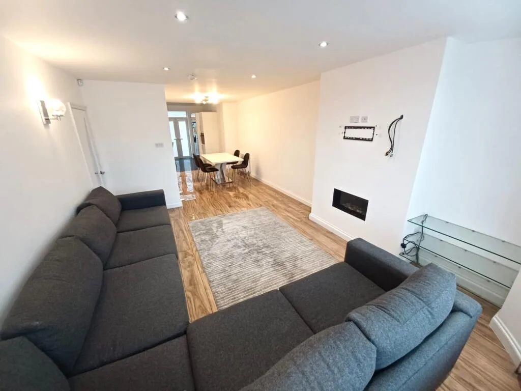 3 bedroom semi-detached house for rent