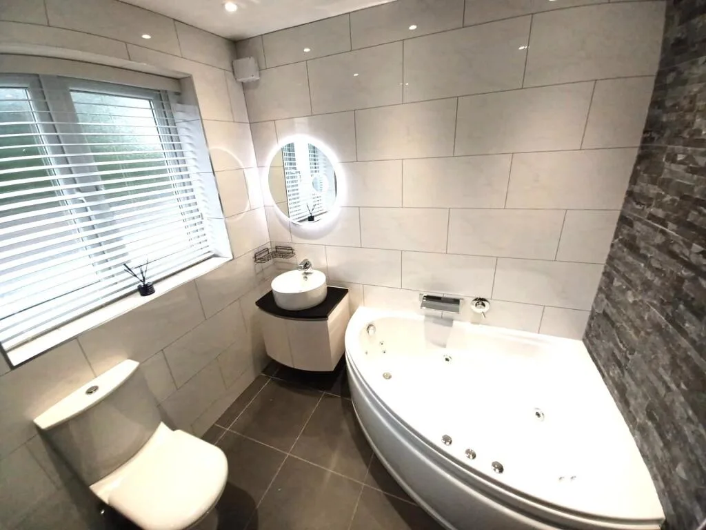 3 bedroom semi-detached house for rent