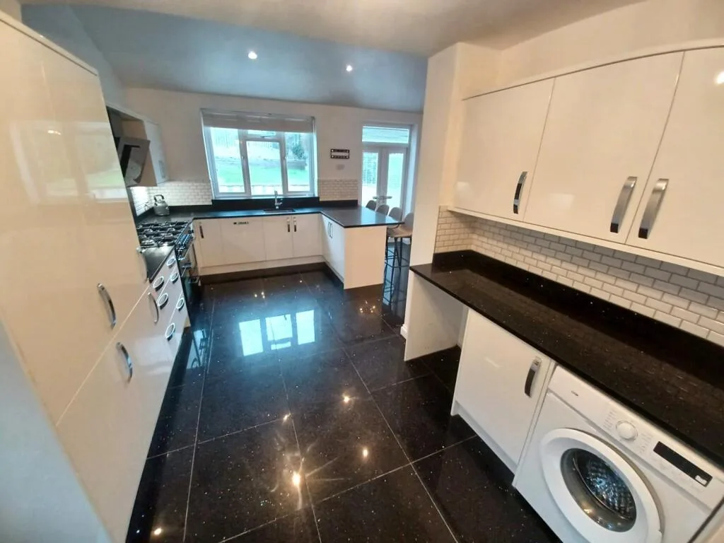 3 bedroom semi-detached house for rent
