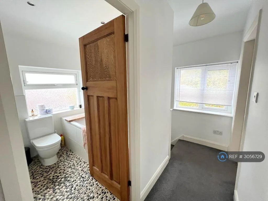 3 bedroom semi-detached house for rent