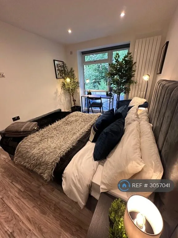 4 bedroom semi-detached house for rent
