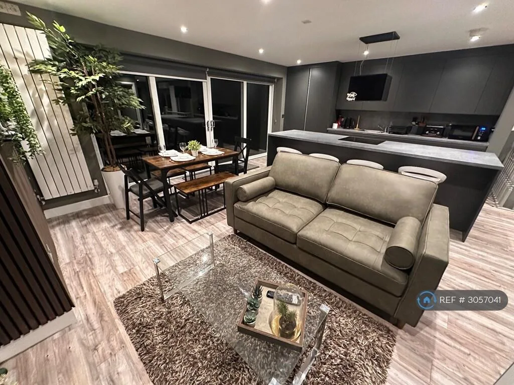 4 bedroom semi-detached house for rent
