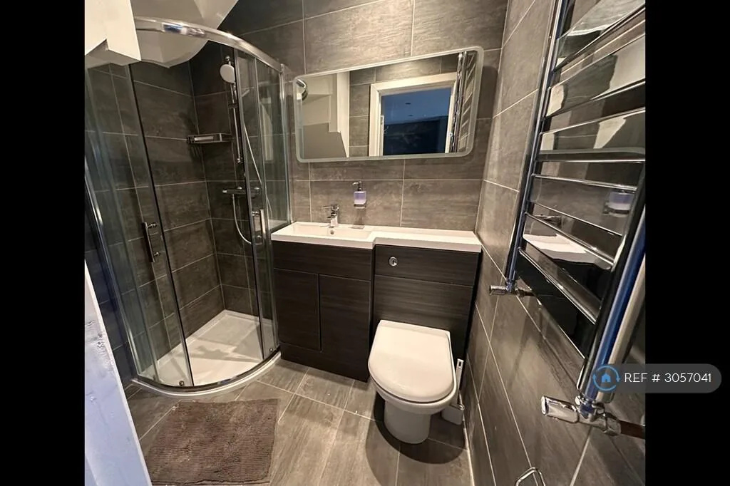 4 bedroom semi-detached house for rent
