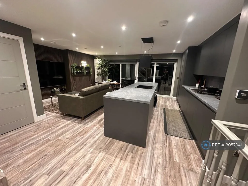 4 bedroom semi-detached house for rent